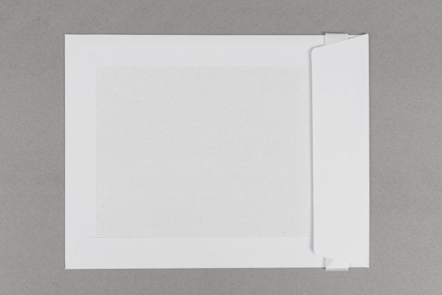 Enveloppen 185x240mm, wit met kartonnen achterkant
